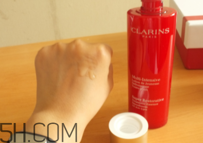 嬌韻詩分齡精華水有幾款？嬌韻詩分齡精華水怎么用？