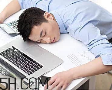 上班族怎么正確睡午覺？怎么正確的在公司睡午覺？