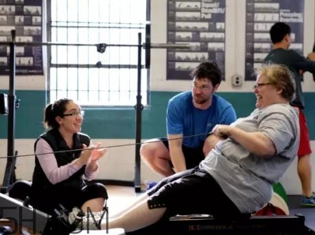 劃船機(jī)減脂效果如何？劃船機(jī)能減肚子嗎？