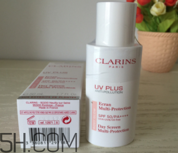 嬌韻詩隔離霜好不好用？嬌韻詩隔離霜油嗎？