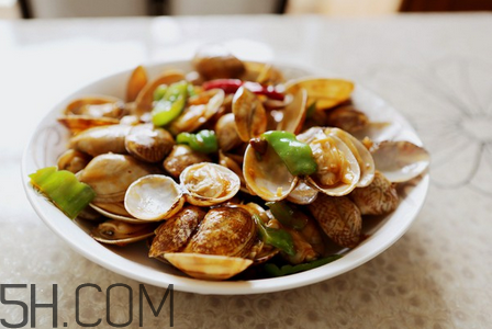 吃海鮮時能不能喝啤酒？花甲發(fā)臭了還能吃嗎？