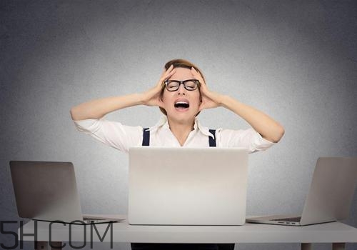 焦慮癥患者為什么一到晚上就焦慮得厲害？焦慮癥嚴(yán)重了會(huì)怎么樣？