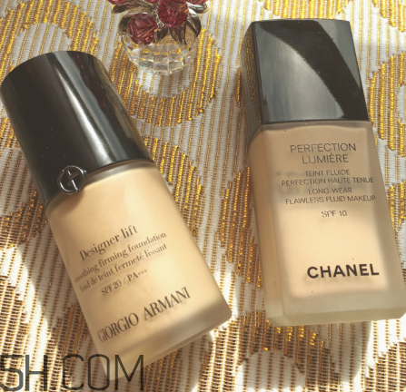 香奈兒粉底液和阿瑪尼大師粉底液對(duì)比 香奈兒12號(hào)粉底液好用嗎 香奈兒粉底液和阿瑪尼大師粉底液對(duì)比 香奈兒12號(hào)粉底液好用嗎