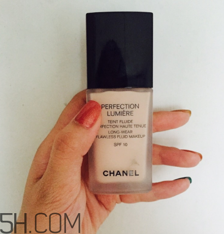 香奈兒粉底液和阿瑪尼大師粉底液對(duì)比 香奈兒12號(hào)粉底液好用嗎 香奈兒粉底液和阿瑪尼大師粉底液對(duì)比 香奈兒12號(hào)粉底液好用嗎