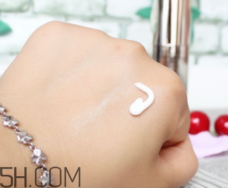 百優(yōu)眼霜和sk2眼霜哪個好？百優(yōu)眼霜和sk2眼霜對比