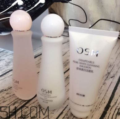 歐詩漫哪個套盒性價比最高？歐詩漫補水套盒與美白套盒對比