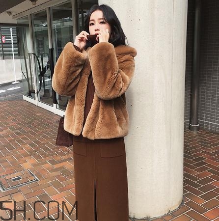 兔毛皮草掉毛嗎？兔毛皮草掉毛怎么處理？