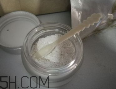 京潤珍珠粉和歐詩漫珍珠粉哪個貴_哪個性價比更高 京潤珍珠粉和歐詩漫珍珠粉哪個貴_哪個性價比更高