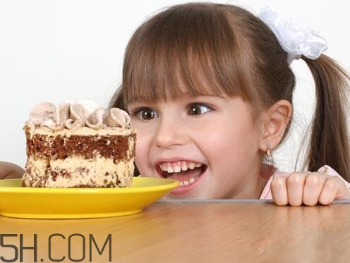 兒童吃糖太多有何影響？兒童如何正確吃糖？