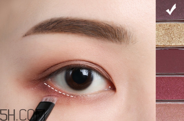 怎樣化妝遮黑眼圈眼袋 化了妝還這么喪？