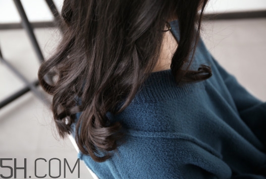 水波紋卷發(fā)棒操作方法視頻教程 水波紋卷發(fā)棒操作方法視頻教程