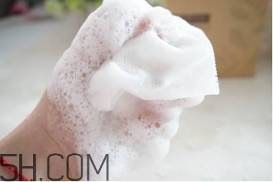 用了嘉娜寶洗顏粉還用洗面奶嗎？洗顏粉的正確打開方式