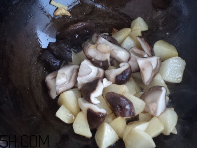 香菇和白蘿卜可以一起吃嗎？香菇和白蘿卜一起吃有什么好處？