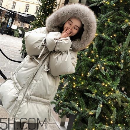 一般羽絨服充絨量是多少？羽絨服充絨量220克夠嗎？