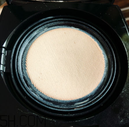 chanel氣墊水粉底好用嗎？香奈兒氣墊水粉底使用感受