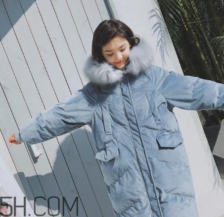 羽絨服面料錦綸和聚酯纖維哪個(gè)好？羽絨服軟的好還是硬的好？