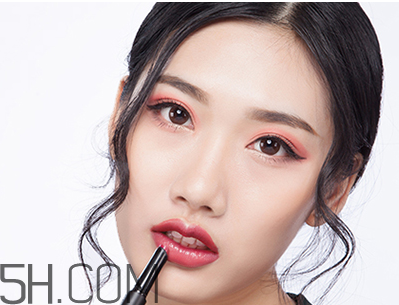 打完玻尿酸過幾天能喝酒？注射玻尿酸注意事項