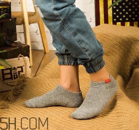 襪子洗完還臭怎么辦？襪子洗不干凈怎么辦？