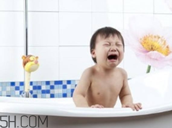 寶寶拉肚子可以洗澡嗎？寶寶拉肚子怎么洗澡比較好？