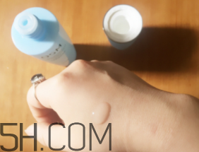 歐詩漫智慧水油不油？歐詩漫智慧水適合油皮嗎