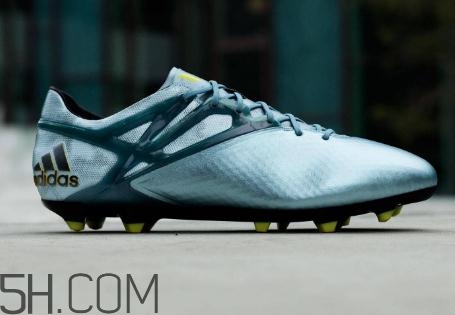 足球鞋長釘好還是碎釘好？足球鞋長釘碎釘區(qū)別