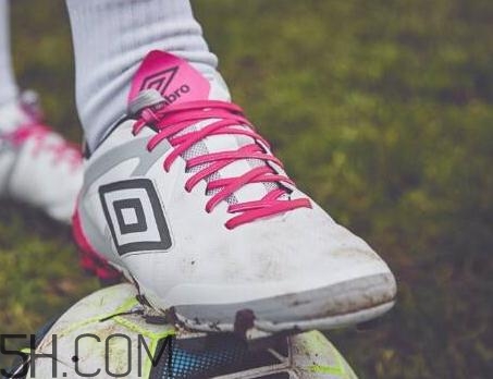 足球鞋磨腳后跟怎么辦？足球鞋磨大腳趾怎么辦？