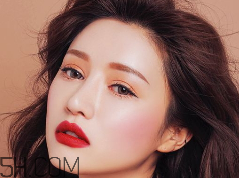 中國紅口紅適合什么人 中國紅口紅適合黃皮嗎 中國紅口紅適合什么人 中國紅口紅適合黃皮嗎