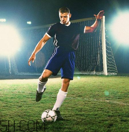 足球鞋能平時(shí)穿嗎？足球鞋可以用來跑步嗎？