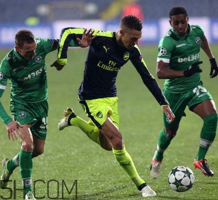 足球鞋要買大一碼嗎？足球鞋會不會越穿越大？