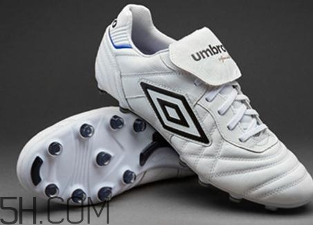 足球鞋要買大一碼嗎？足球鞋會不會越穿越大？