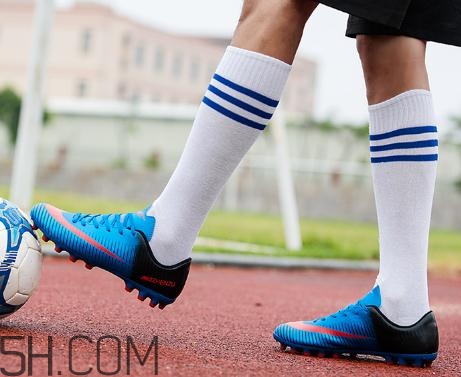 足球鞋怎么清洗？足球鞋可以用水洗嗎？