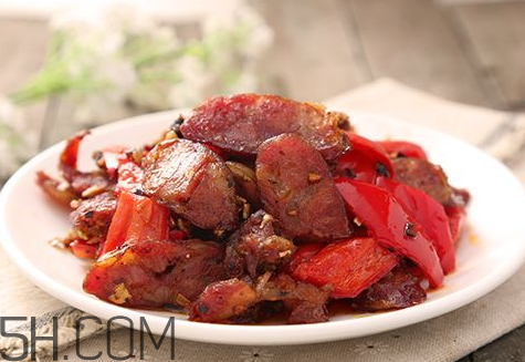 臘腸和雞蛋能一起吃嗎 臘腸和土豆能一起吃嗎 臘腸和雞蛋能一起吃嗎 臘腸和土豆能一起吃嗎