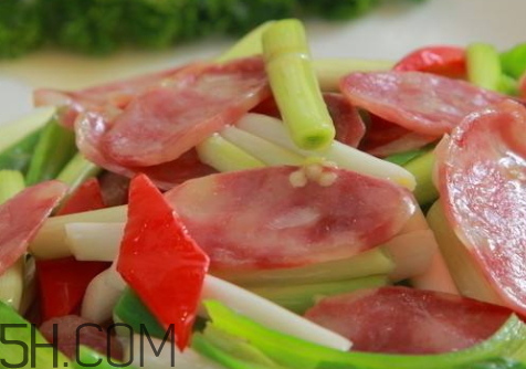 臘腸和雞蛋能一起吃嗎 臘腸和土豆能一起吃嗎 臘腸和雞蛋能一起吃嗎 臘腸和土豆能一起吃嗎