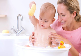 寶寶拉肚子可以洗澡嗎？寶寶拉肚子怎么洗澡比較好？