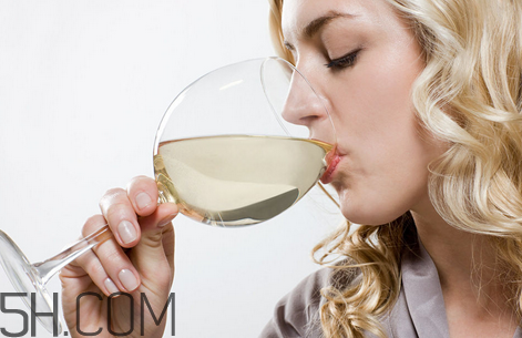 打玻尿酸后可以喝酒嗎？打完玻尿酸注意事項(xiàng)