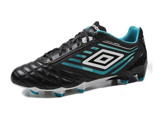 足球鞋要買大一碼嗎？足球鞋會不會越穿越大？