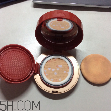 悅詩(shī)風(fēng)吟紅石榴氣墊好用嗎？悅詩(shī)風(fēng)吟紅石榴氣墊測(cè)評(píng)