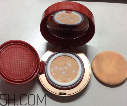 悅詩風吟紅石榴氣墊多少錢？悅詩風吟紅石榴氣墊使用心得