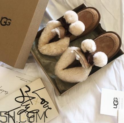 ugg雪地靴要穿襪子嗎？ugg是光腳穿嗎？