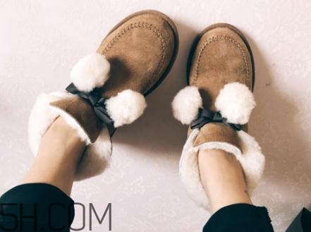 ugg雪地靴要穿襪子嗎？ugg是光腳穿嗎？