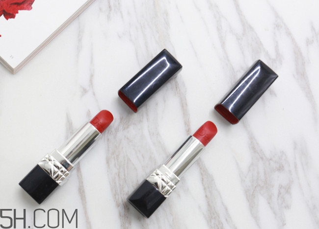 迪奧999啞光和滋潤(rùn)怎么區(qū)分 試色對(duì)比哪個(gè)更好看