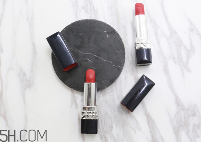 迪奧999啞光和滋潤(rùn)怎么區(qū)分 試色對(duì)比哪個(gè)更好看