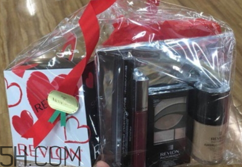 露華濃2018新春福袋多少錢？有什么？