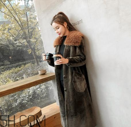 羊剪絨大衣會掉毛嗎？羊剪絨大衣掉毛怎么辦？