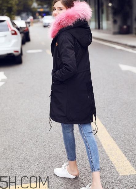 黑色派克服怎么搭配？黑色派克大衣搭配圖