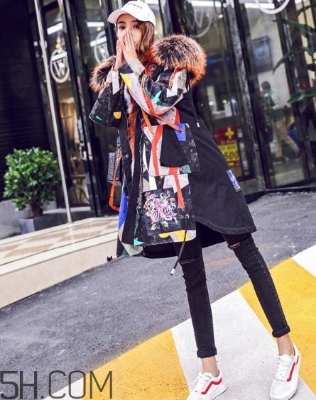 黑色派克服怎么搭配？黑色派克大衣搭配圖