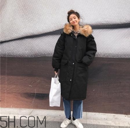 黑色派克服怎么搭配？黑色派克大衣搭配圖