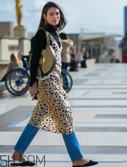 冬天穿裙子下面怎么穿？冬天穿裙子腿冷怎么辦？