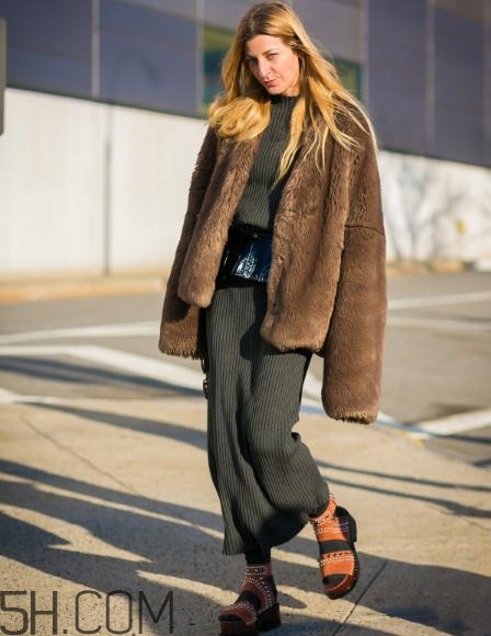 冬天穿裙子有靜電怎么辦？冬天穿裙子起靜電怎么解決？