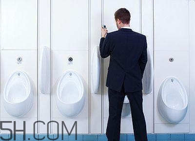 冬天尿多還是夏天尿多？冬天尿頻是怎么回事？